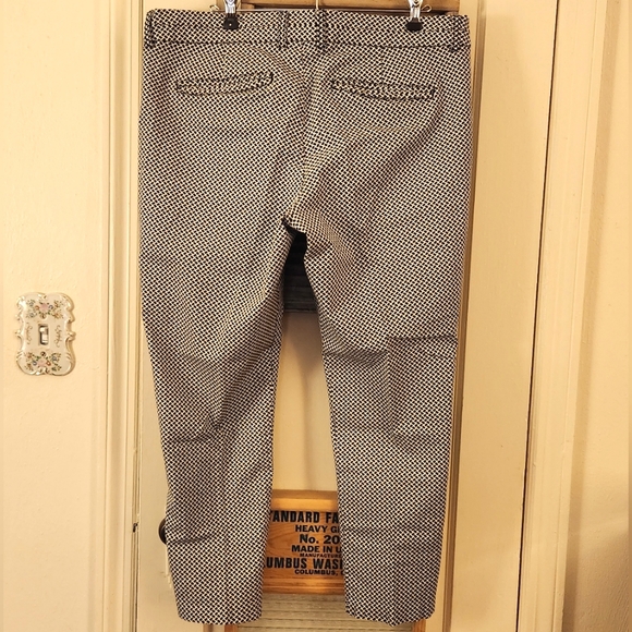 Pants Gap Black and White Patterned Slim City Khakis Trousers - Picture 6 of 7